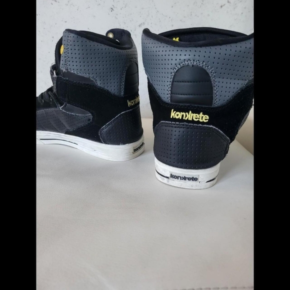 Black and yellow shoes - Picture 2 of 4